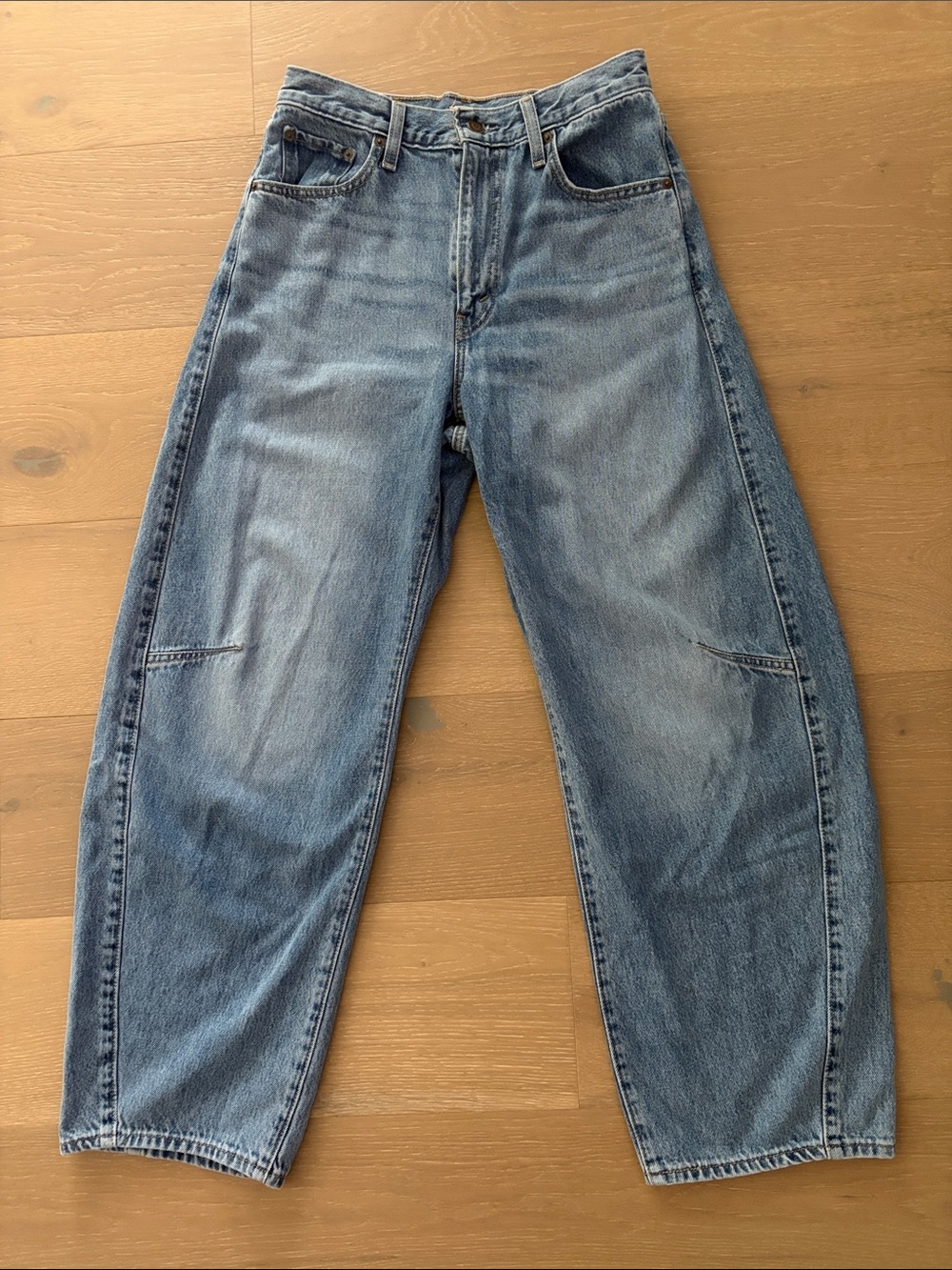 Levi's Cinch Waist Barrel Jeans in the color Let Love In. Worn Twice.